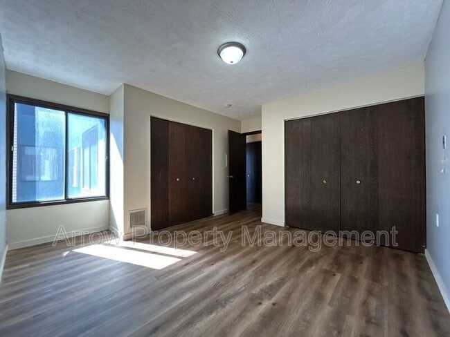 Building Photo - 130 S 5th St