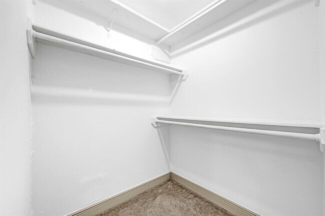 Building Photo - 725 Talmalge Hall Dr