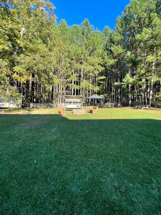 Building Photo - 624 Monger Ln
