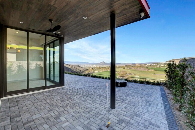 Building Photo - MacDonald Highlands Beauty With Awesome Views