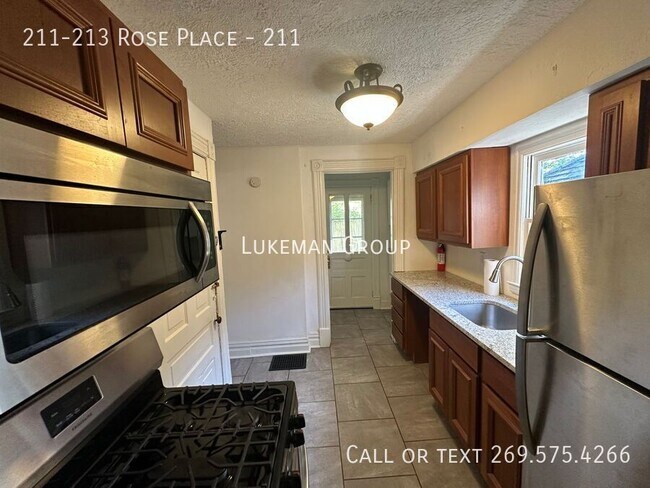 Building Photo - 211-213 Rose Place-211