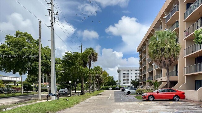 Building Photo - 16751 NE 9th Ave