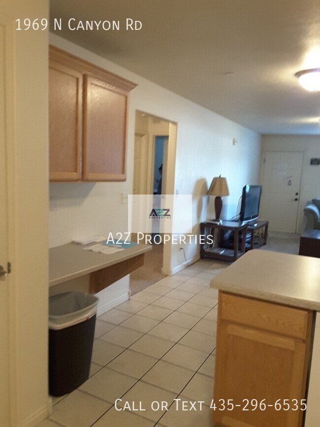 Building Photo - 1969 N Canyon Rd