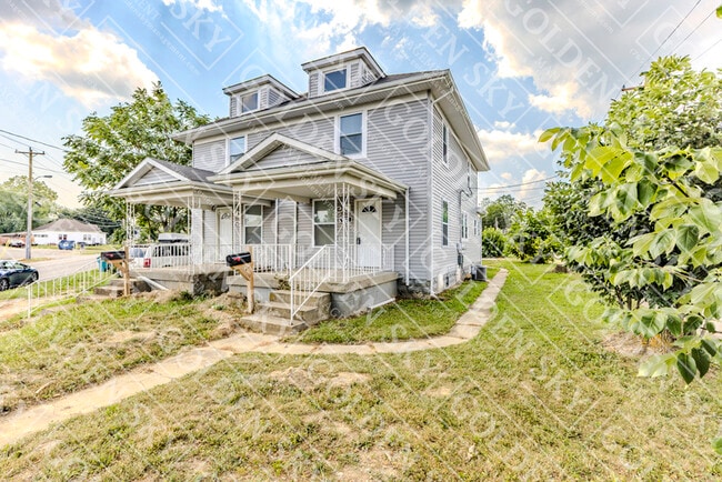 Primary Photo - 1821 Grand Ave