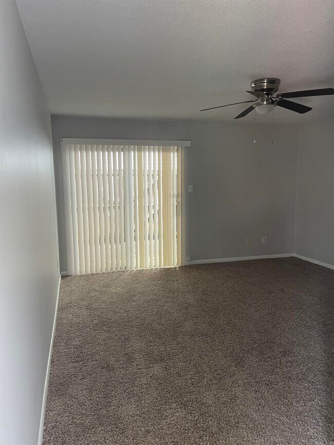 Building Photo - 1920 Kavanaugh Blvd