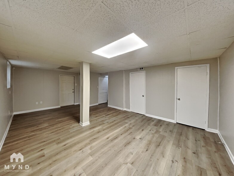 Building Photo - 5465 Deerfield Trail