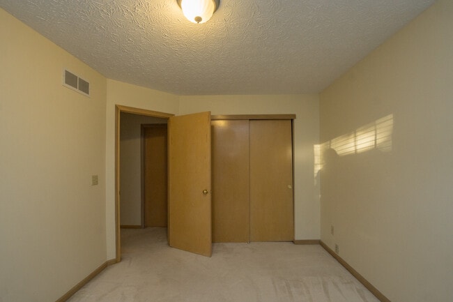 Building Photo - 6657 Delburn Ct