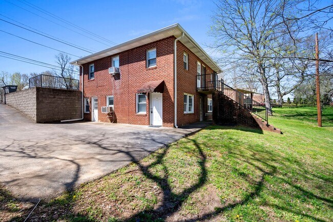 Building Photo - 521 Hawkins Rd