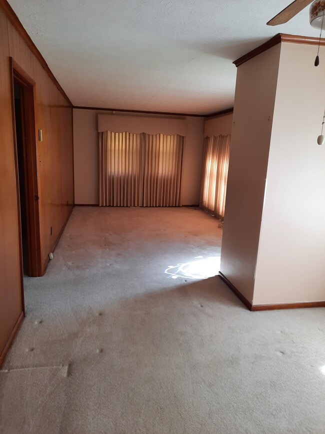 Building Photo - 5213 Evelyn Dr NW