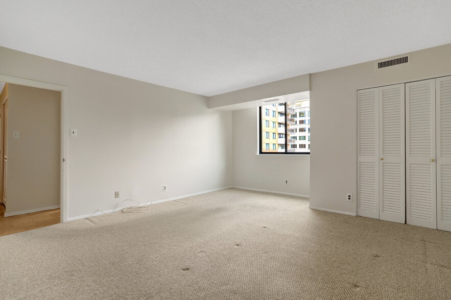 Building Photo - 3800 Fairfax Dr