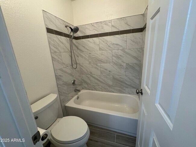 Building Photo - 1825 W Ray Rd