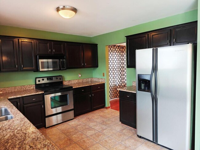 Building Photo - 43782 Nowland Dr