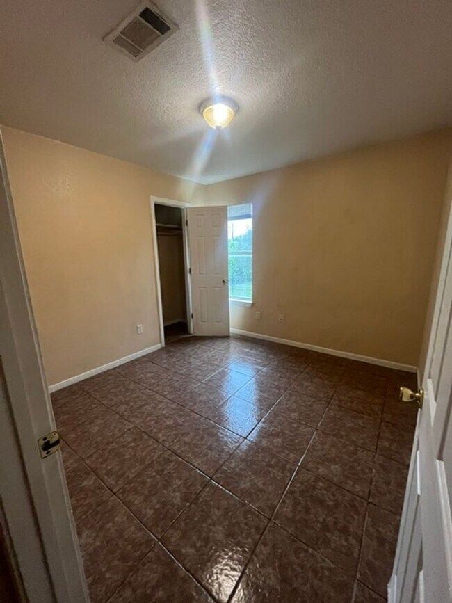 Building Photo - 3001 Cantabrian Dr