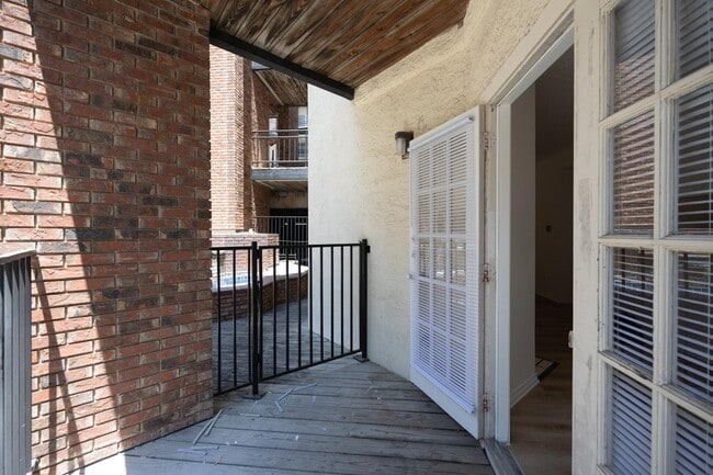 Building Photo - 3001 Cedar St