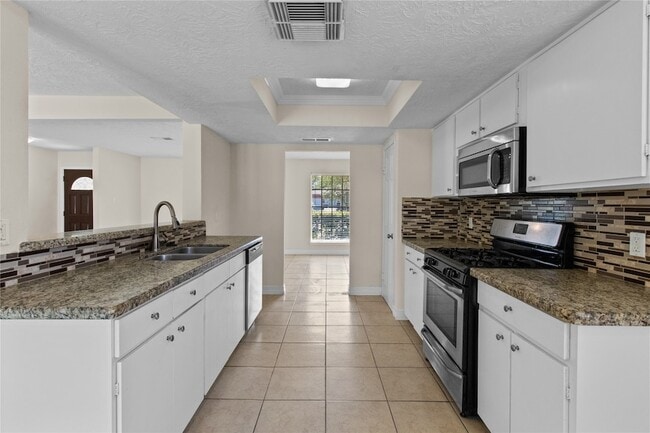 Building Photo - 5818 Silver Frst Dr