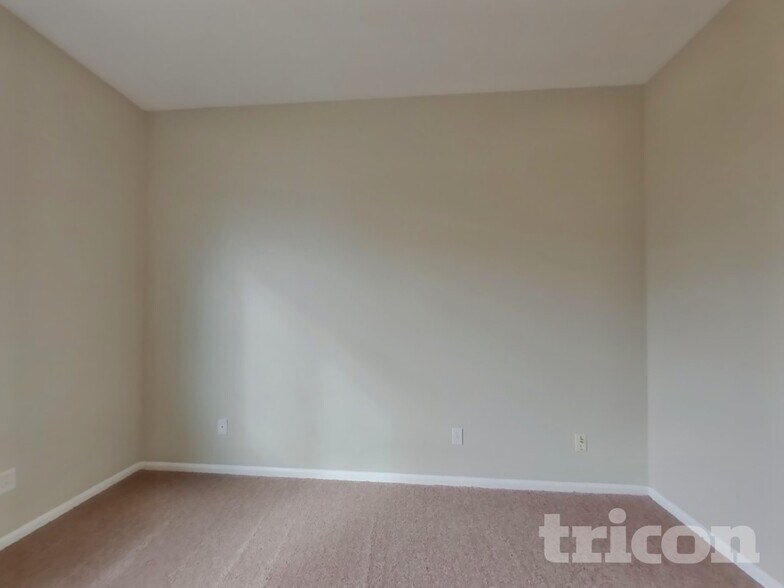 Building Photo - 565 Winebrook Way