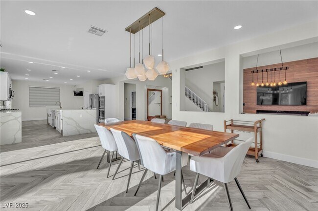 Building Photo - 9885 Shadycrest Ct