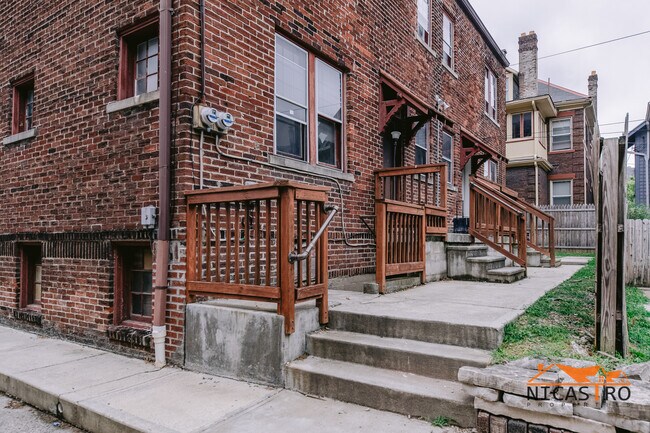 Building Photo - 2070 Indianola Ave