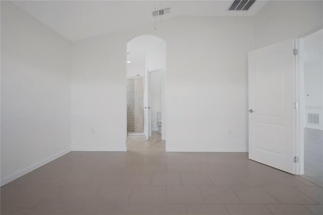Building Photo - 2034 Honeybell Ave