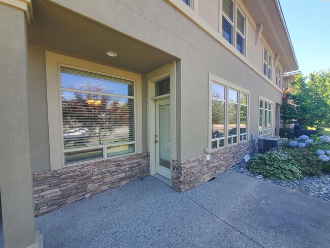 Building Photo - Columbia Point condo for rent