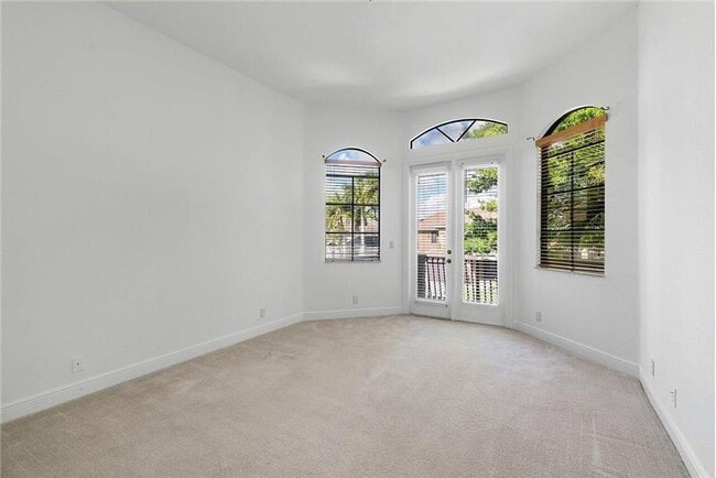 Building Photo - 10546 Versailles Blvd