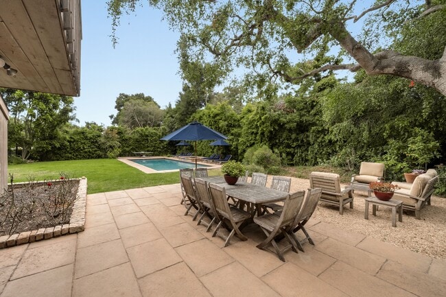 Building Photo - 1539 Miramar Ln