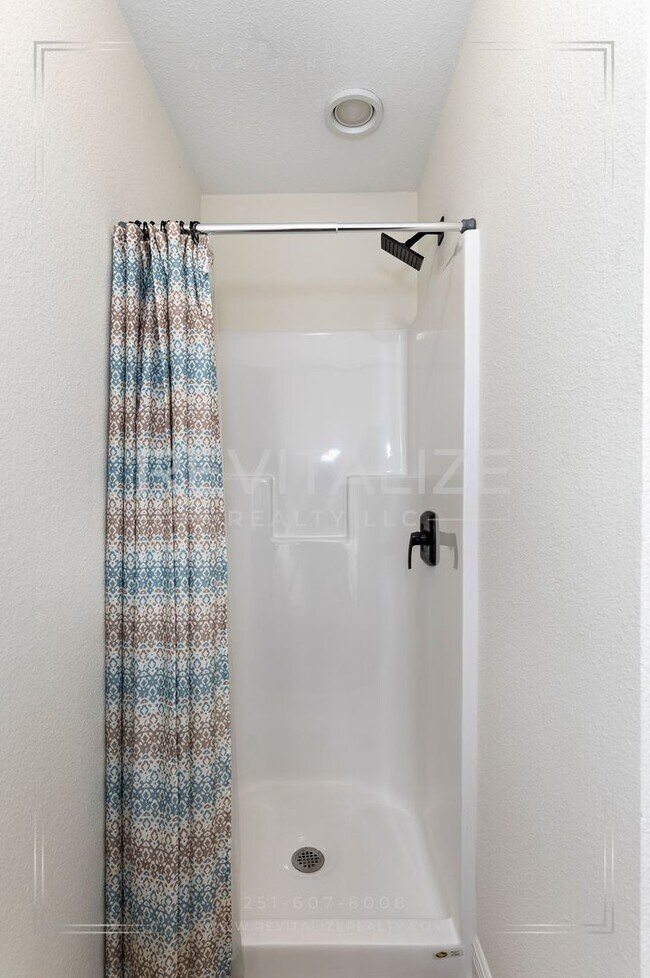 Building Photo - Elegant 4 Bed 3 Bath Cul-de-sac Home in Silverhill