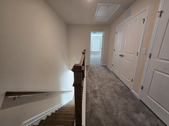 Building Photo - 865 Falls Grove Trl