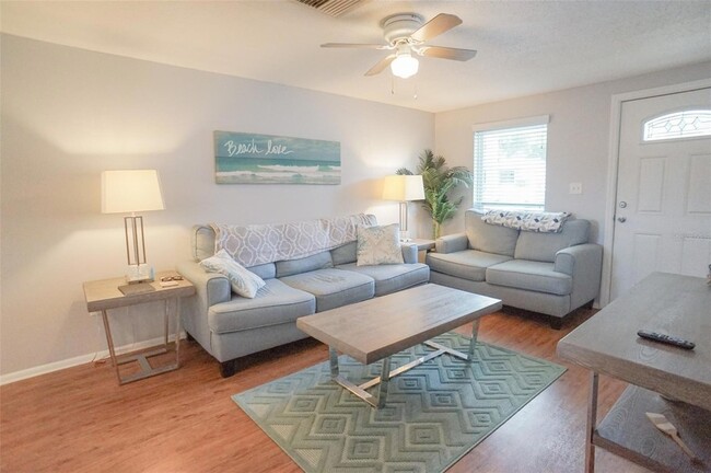 Building Photo - 1032 Hollywood Ave