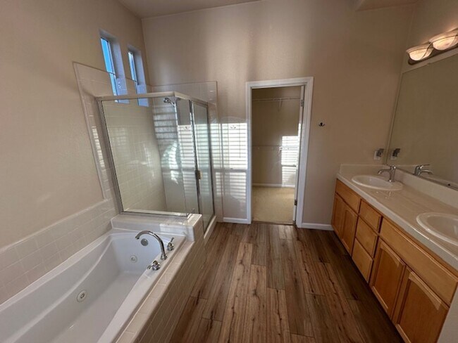 Building Photo - Spacious 4-Bedroom, 2.5-Bathroom Home, Fre...