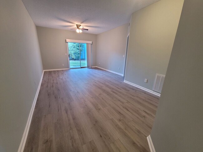 Building Photo - Renovated first floor condo with community...