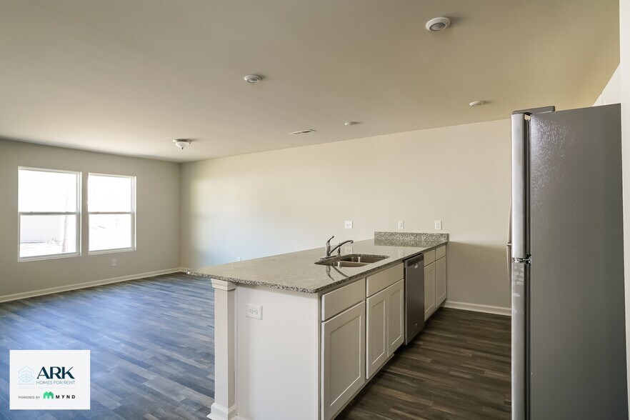Building Photo - 2601 Provence Dr SE