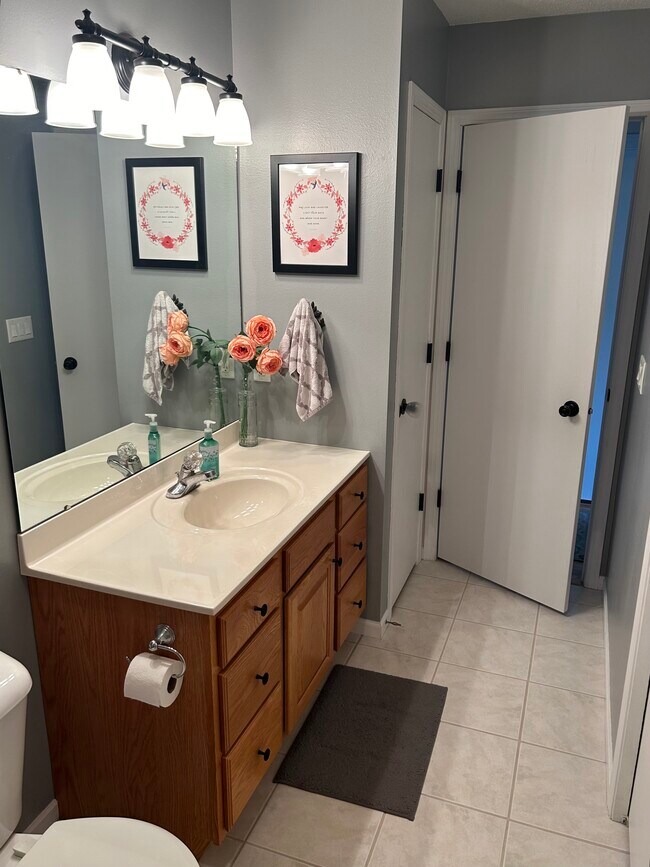 Building Photo - 6118 Seven Springs Dr