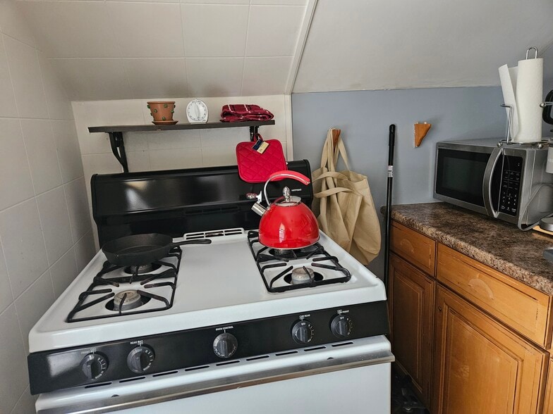 Building Photo - 6 4th Ave