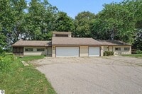 Building Photo - 981 Meadowbrook Dr