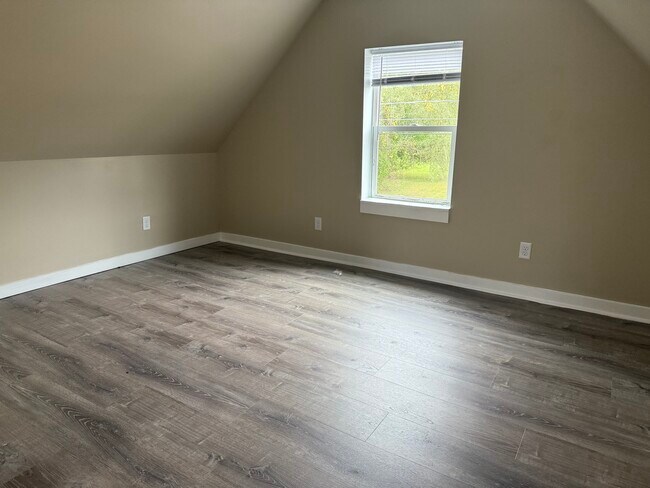 Building Photo - 729 Vine St