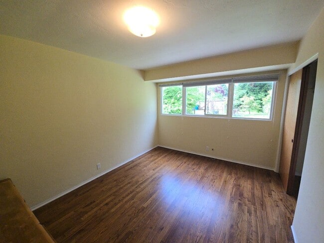 Building Photo - 3BD/2BA Eureka home is close to Sequoia Park, boasts infrared sauna!