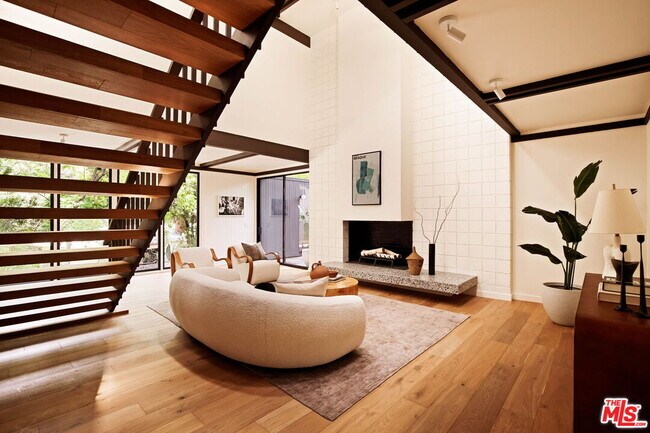 Building Photo - 5649 Valley Oak Dr