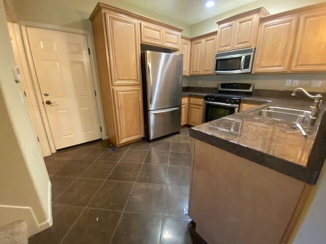 Building Photo - Spacious 2BD Condo with Loft & 2-Car Garage Near Intel and Willow Hill Park