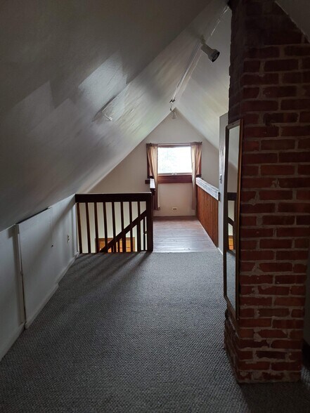 Building Photo - 1046 E Broadway