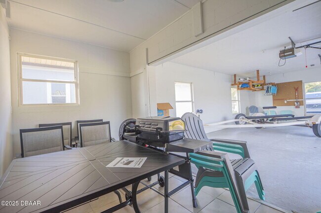 Building Photo - 450 Lambert Ave