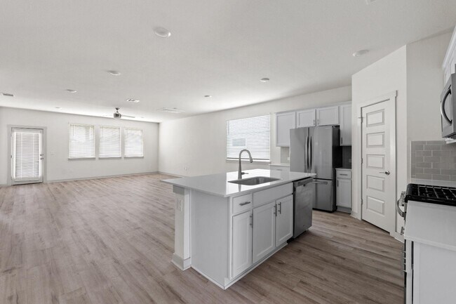 Building Photo - 7404 Sagira Path
