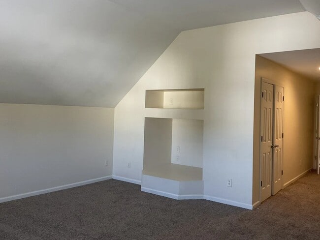 Building Photo - 3752 Burtons Barn St