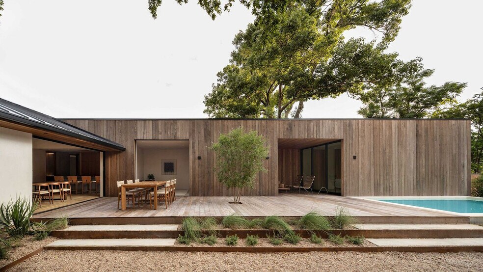 Building Photo - 2708 Friar Tuck Ln