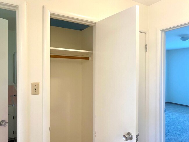 Building Photo - Immaculate 1BR/1BA! Downtown San Anselmo! Parking! Laundry! PROGRESSIVE