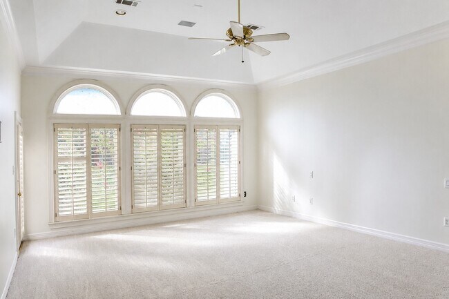 Building Photo - 43 Wincrest Falls Dr