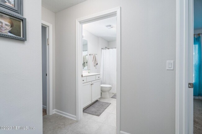 Building Photo - 581 Meadow Ridge Dr