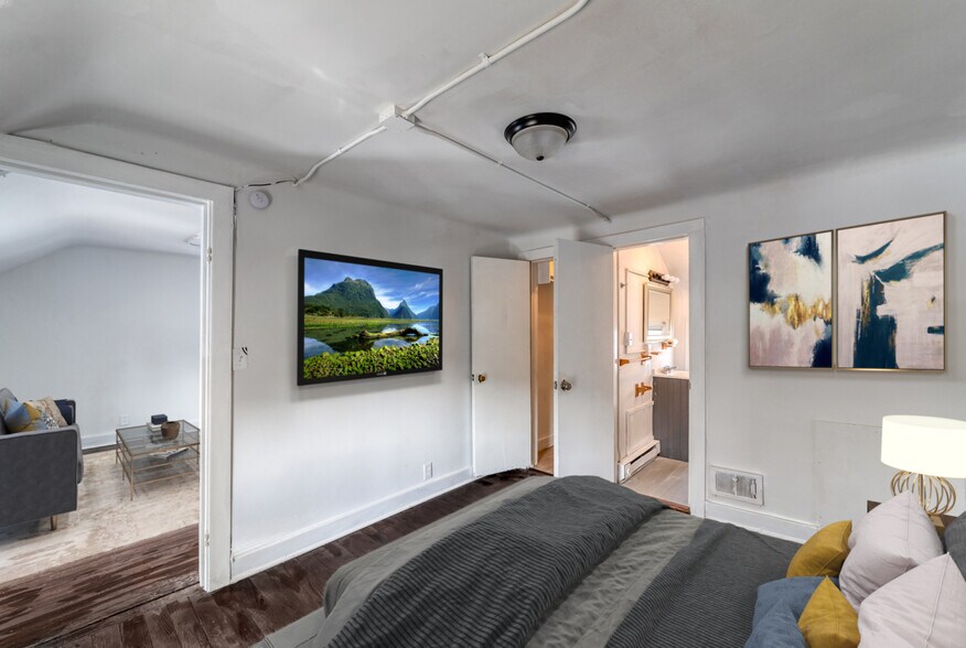 Building Photo - 1610 S Cedar St