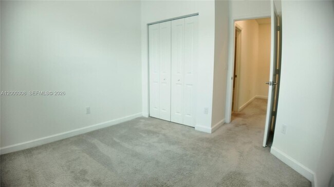 Building Photo - 4612 Hollister Ave