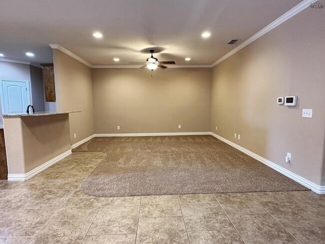 Building Photo - 6018 Oakmont Dr